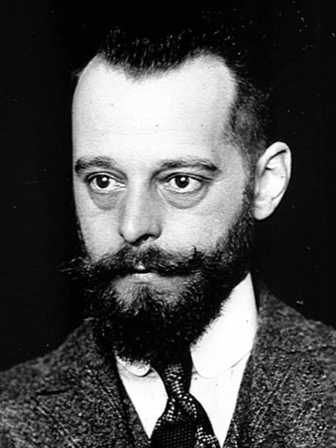 Félix d'Hérelle pioneered the use of bacteriophages to treat bacterial infections just after World War I.